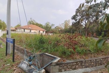 TANAH LOT BANGLO JALAN TASIK SENANGIN SEKSYEN 8