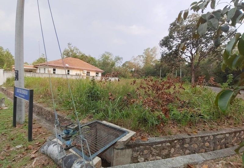 TANAH LOT BANGLO JALAN TASIK SENANGIN SEKSYEN 8