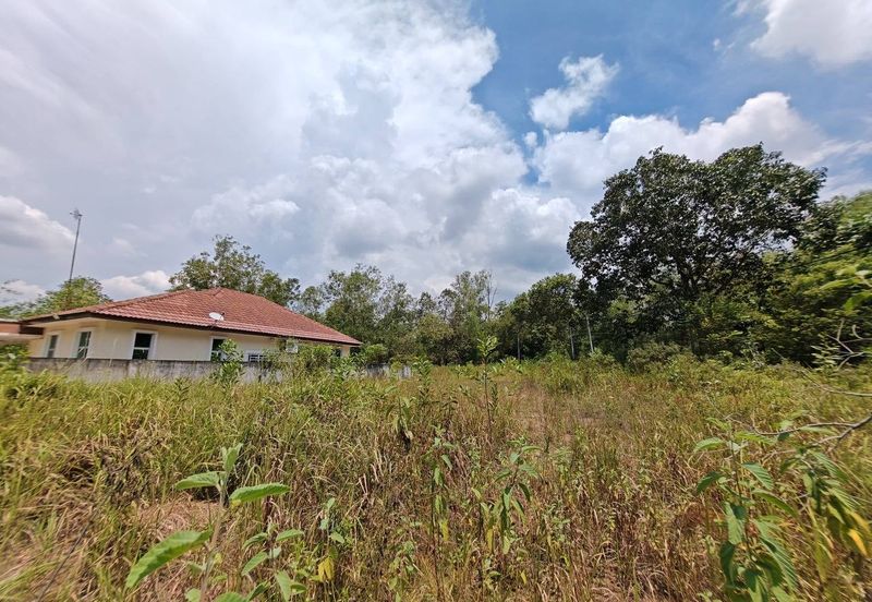 LOT BANGLO JALAN TASIK  SENANGIN SEKSYEN 8