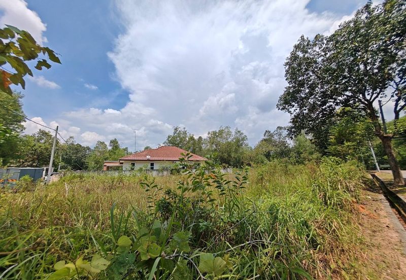 LOT BANGLO JALAN TASIK  SENANGIN SEKSYEN 8