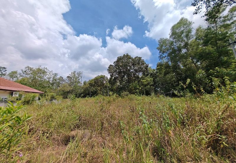 LOT BANGLO JALAN TASIK  SENANGIN SEKSYEN 8