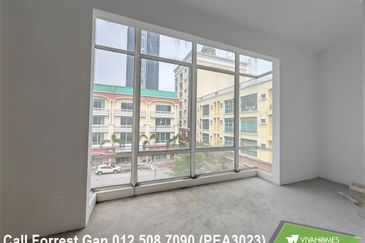 Gravit8 @ Klang South