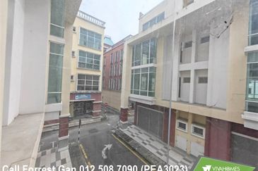 Gravit8 @ Klang South