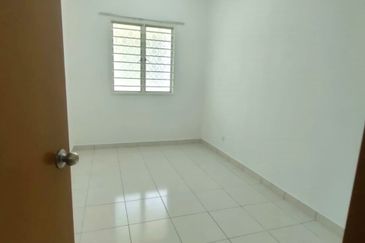 Azaria Apartment @ Bandar Paklands