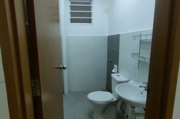 Azaria Apartment @ Bandar Paklands