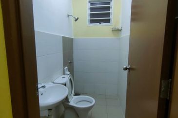 Azaria Apartment @ Bandar Paklands