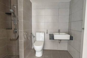 Luxura Residence @ twentyfive.7