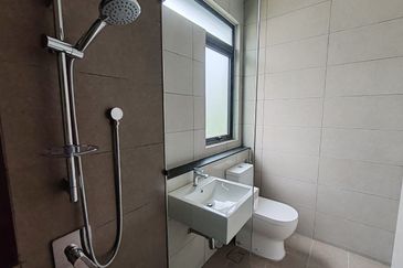 Luxura Residence @ twentyfive.7