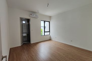 Luxura Residence @ twentyfive.7