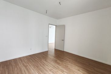 Luxura Residence @ twentyfive.7