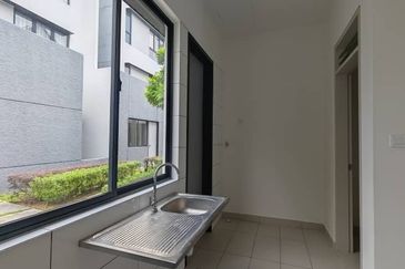 Luxura Residence @ twentyfive.7