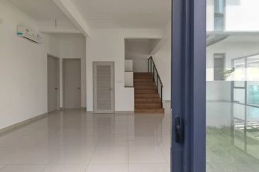 Luxura Residence @ twentyfive.7