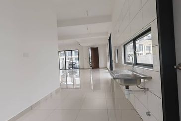 Luxura Residence @ twentyfive.7