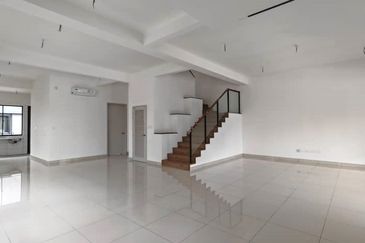 Luxura Residence @ twentyfive.7