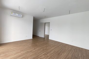 Luxura Residence @ twentyfive.7