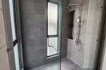 Luxura Residence @ twentyfive.7