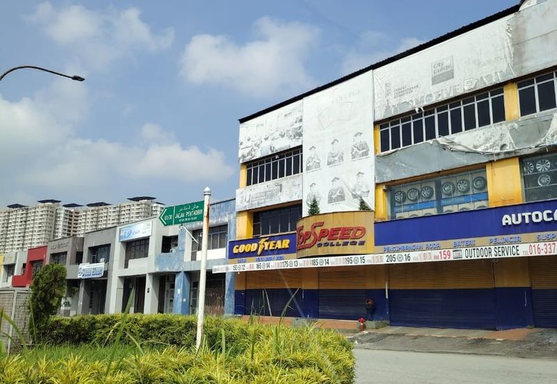 HiCom-Glenmarie Industrial Park