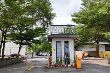 V12 Sovo (Menara Suria)