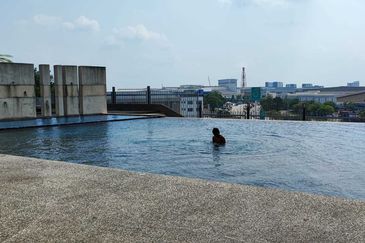 V12 Sovo (Menara Suria)