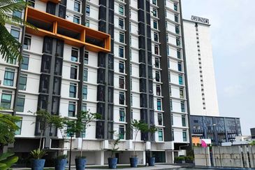 V12 Sovo (Menara Suria)