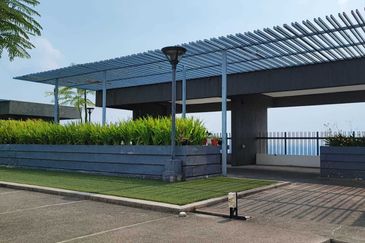 V12 Sovo (Menara Suria)