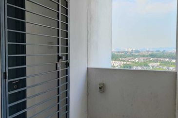 V12 Sovo (Menara Suria)