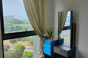 V12 Sovo (Menara Suria)