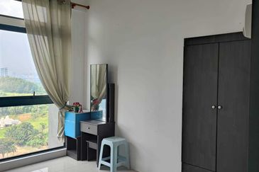 V12 Sovo (Menara Suria)