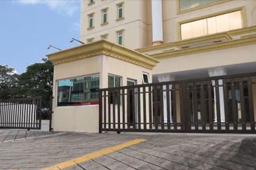 WISMA TOPSPEED FOR SALE/RENT  (WHOLE BUILDING)