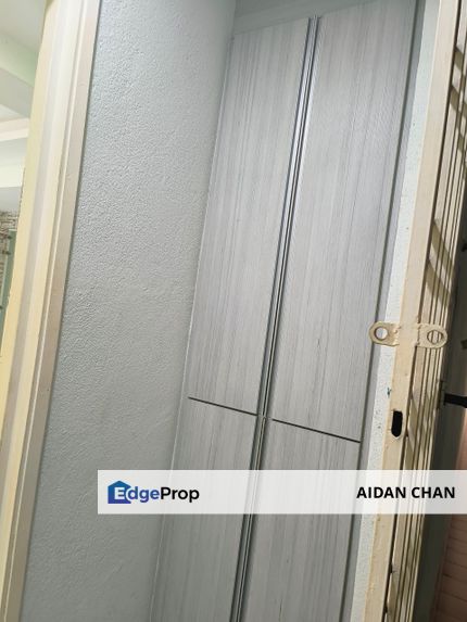 FREEHOLD RENOVATED CHEAP FAMILY UNIT BELOW RM 300K GATED & GUARDED & NEAR TO KL KONDOMINIUM SRI HIJAU @ BDR MAHKOTA CHERAS FOR SALE, Selangor, Kajang
