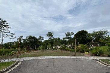 Exclusive Location Corner Bungalow Lot Precint 11 Putrajaya for Sale