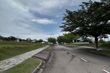 Exclusive Location Corner Bungalow Lot Precint 11 Putrajaya for Sale