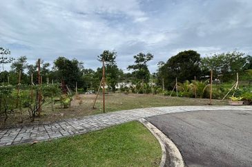 Exclusive Location Corner Bungalow Lot Precint 11 Putrajaya for Sale