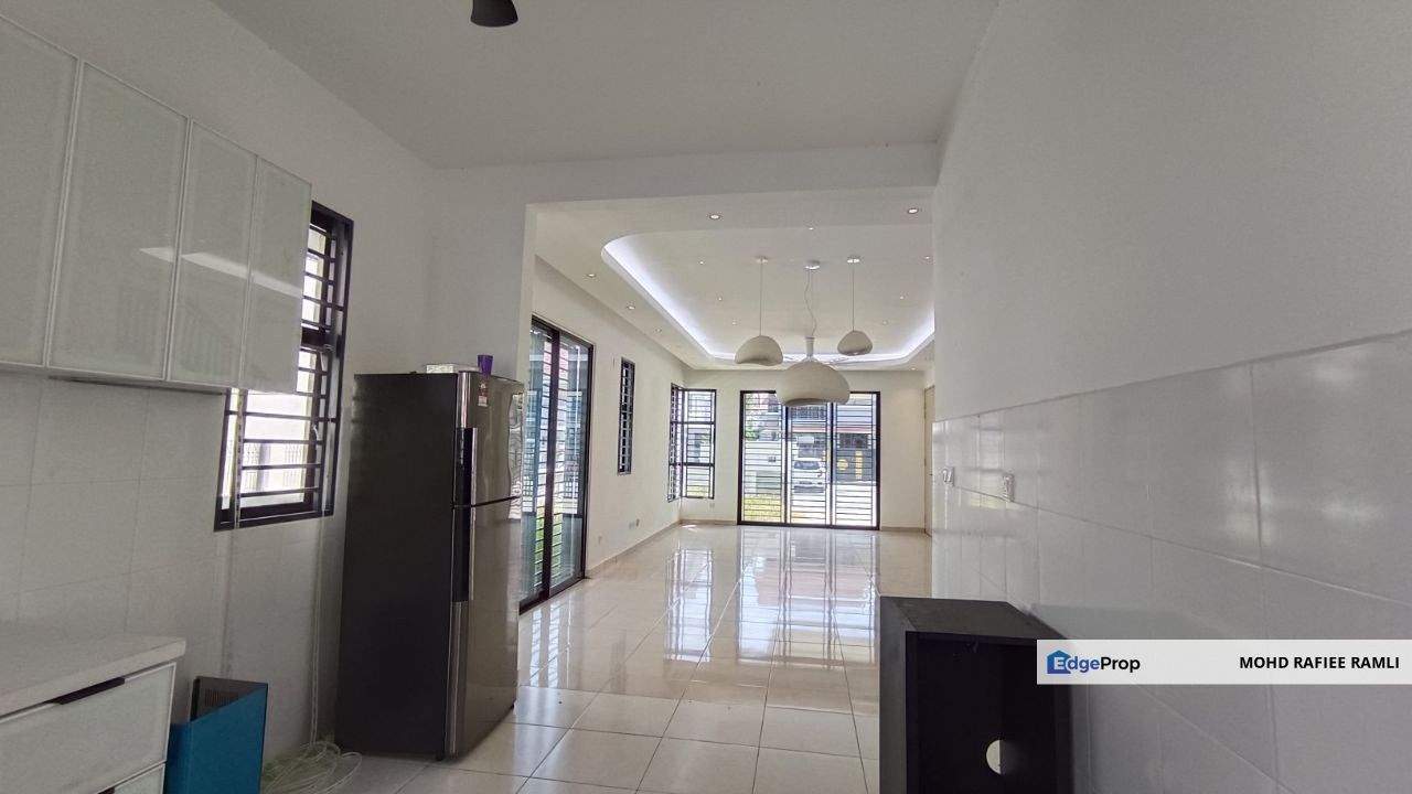 Nice Renovated 2 Storey Terrace End Lot Kota Puteri Batu Arang Rawang for Sale, Selangor, Batu Arang