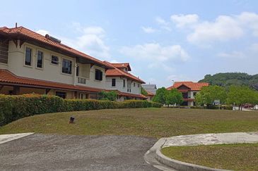 Nice Location Bungalow Lot Corner Precint 16 Putrajaya for Sale