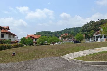 Nice Location Bungalow Lot Corner Precint 16 Putrajaya for Sale