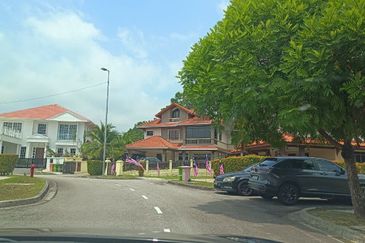 Nice Location Bungalow Lot Corner Precint 16 Putrajaya for Sale