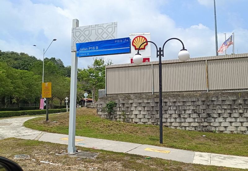 Nice Location Bungalow Lot Corner Precint 16 Putrajaya for Sale