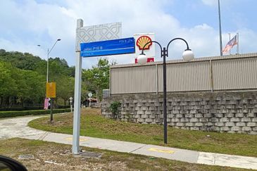 Nice Location Bungalow Lot Corner Precint 16 Putrajaya for Sale