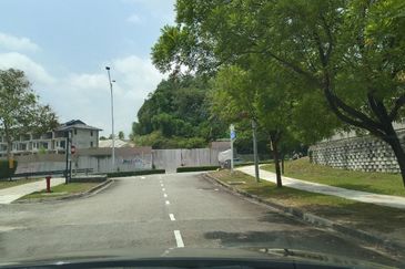Nice Location Bungalow Lot Corner Precint 16 Putrajaya for Sale