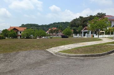 Nice Location Bungalow Lot Corner Precint 16 Putrajaya for Sale