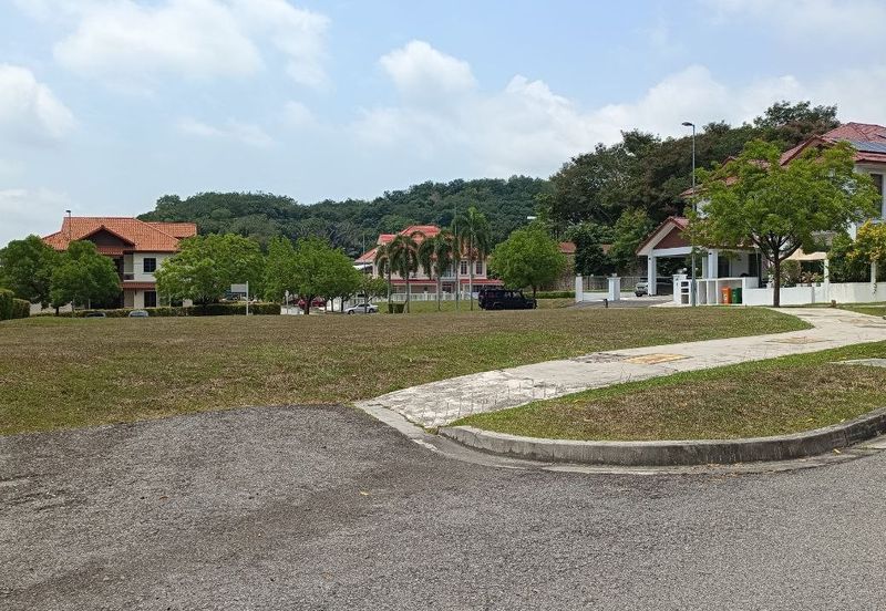 Nice Location Bungalow Lot Corner Precint 16 Putrajaya for Sale