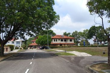 Nice Location Bungalow Lot Corner Precint 16 Putrajaya for Sale