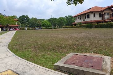 Nice Location Bungalow Lot Corner Precint 16 Putrajaya for Sale