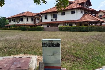 Nice Location Bungalow Lot Corner Precint 16 Putrajaya for Sale
