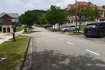 Nice Location Bungalow Lot Corner Precint 16 Putrajaya for Sale