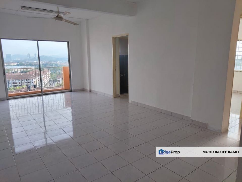 Top Floor Pangsapuri Kinabalu Taman Sinaran Seri Kembangan for Sale, Selangor, Balakong