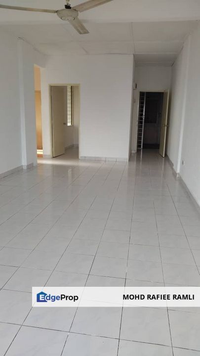 Top Floor Pangsapuri Kinabalu Taman Sinaran Seri Kembangan for Sale, Selangor, Balakong