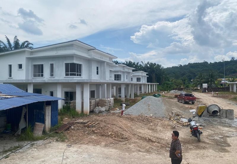Rumah Baru Berkembar 2 Tingkat Design Moden Taman Salak Mulia Berhampiran KLIA Sepang Selangor untuk Dijual