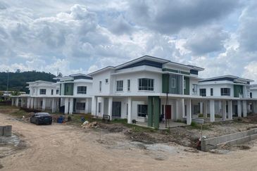 Rumah Baru Berkembar 2 Tingkat Design Moden Taman Salak Mulia Berhampiran KLIA Sepang Selangor untuk Dijual